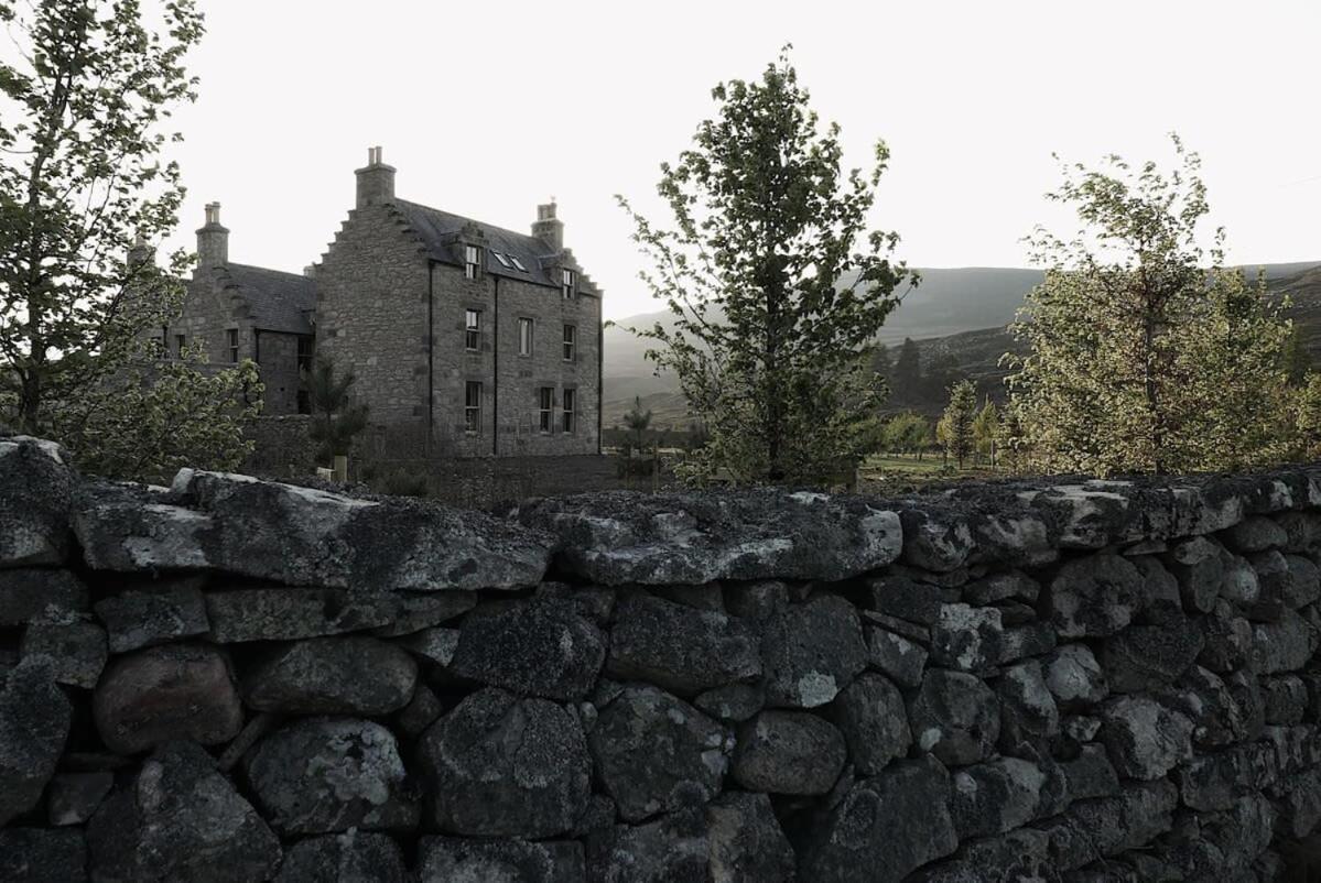 Huswell - Gairnshiel Lodge - Unique & Exclusive Lodge Next To The Castle Ballater Eksteriør bilde